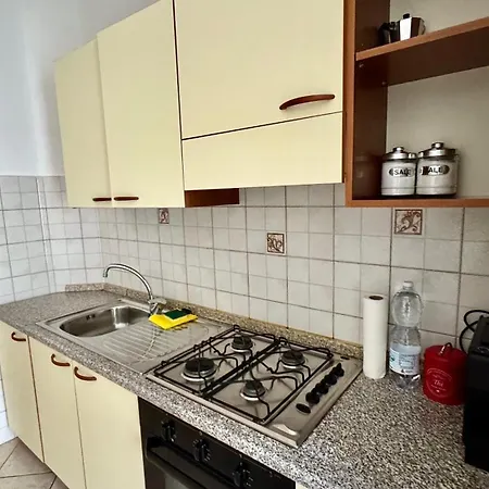 Apartment Garage Privato Elegante Bilocale