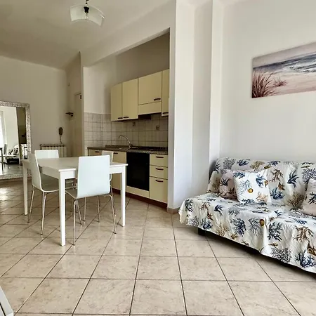 Garage Privato Elegante Bilocale Apartment
