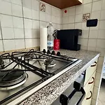 Garage Privato Elegante Bilocale 아파트 *