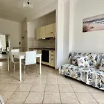 Garage Privato Elegante Bilocale Apartamento