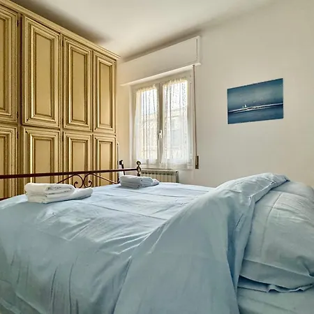 Garage Privato Elegante Bilocale Αλάσιο