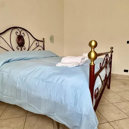 Garage Privato Elegante Bilocale Αλάσιο