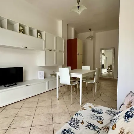 Apartment Garage Privato Elegante Bilocale